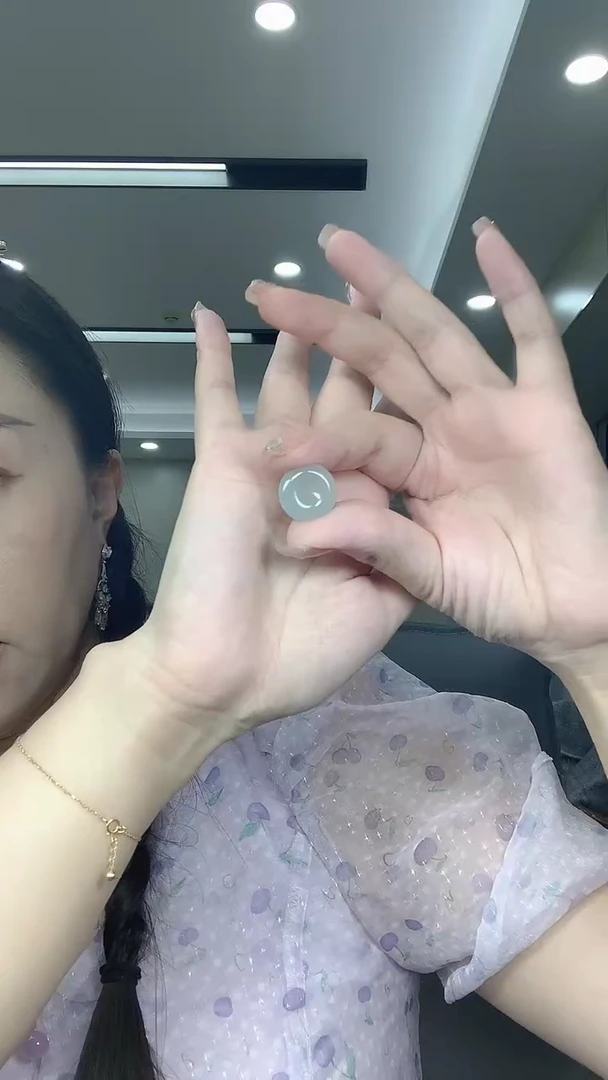 吊坠(不含链)未镶嵌翡翠?**?翡翠平安扣