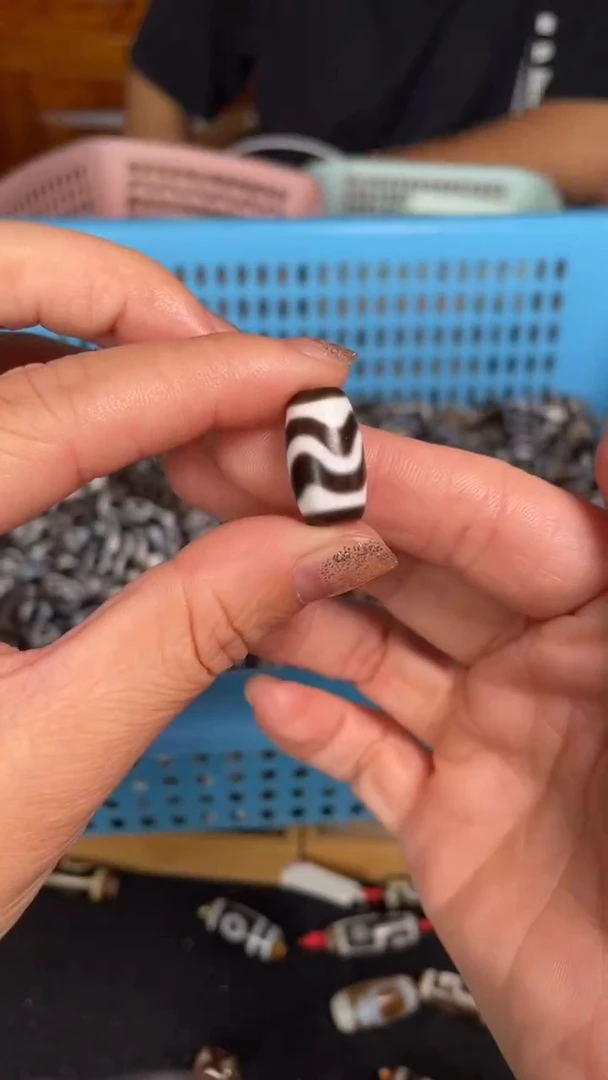 玛瑙/玉髓颈饰未镶嵌双虎牙194