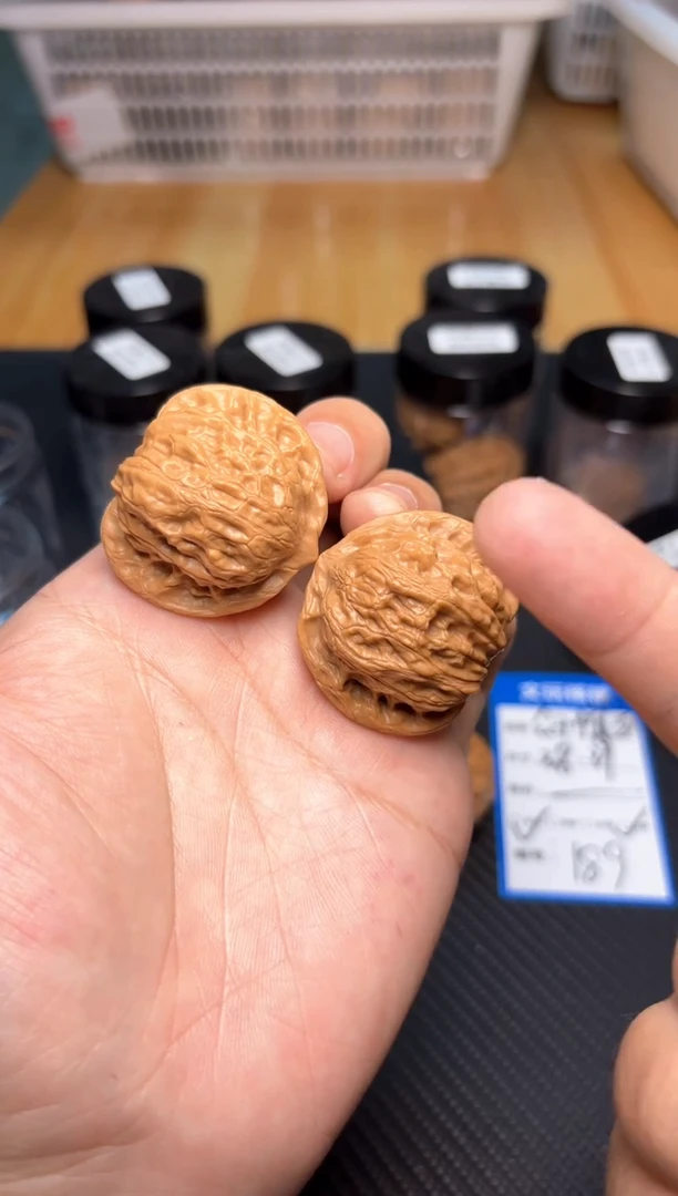 文玩核桃把件189、全品无修公子帽