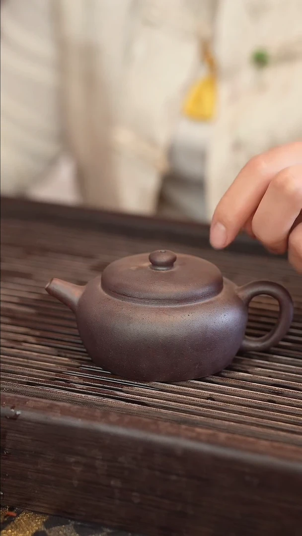 茶壶紫砂原矿手工制作口线划痕