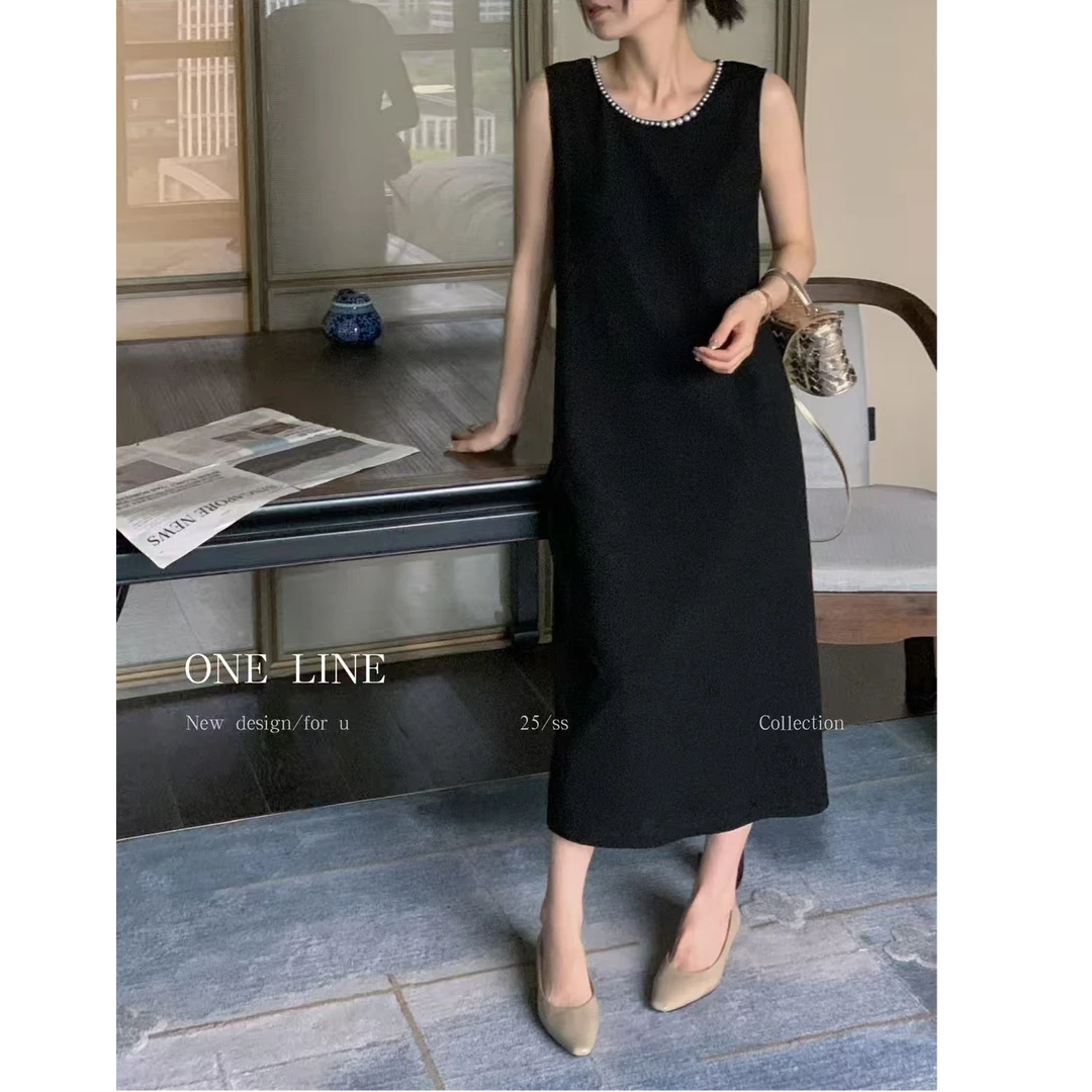 北欧周末2025年新重工钉珠圆领无袖连衣裙