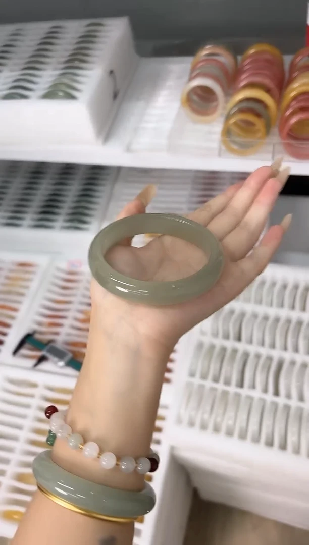 未镶嵌手镯石英质玉67-64D