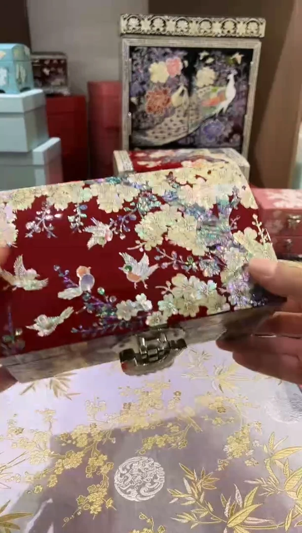 微瑕鱼锁绒布底·弘贝雅螺钿漆器文化馆