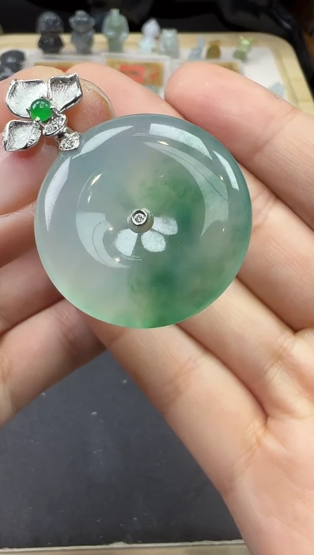 【闪购商品】翡翠吊坠(不含链)18K金镶嵌平安扣