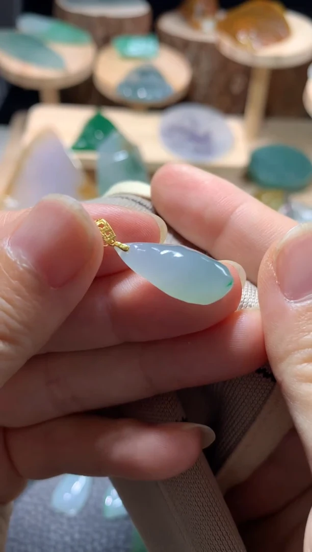 吊坠(不含链)18K金镶嵌翡翠吊坠