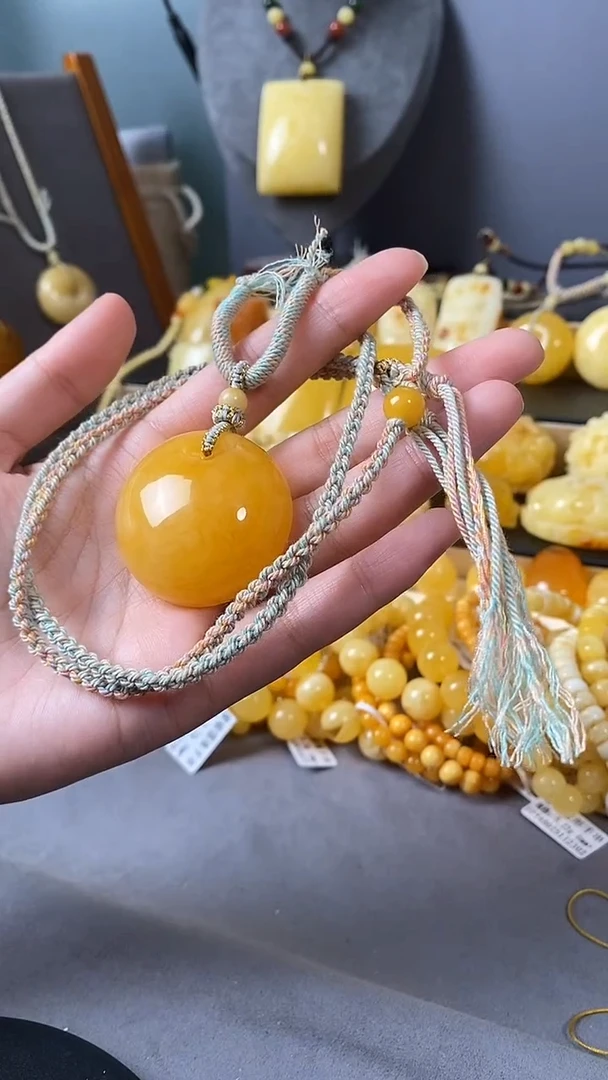 裸石琥珀未镶嵌公主扣14.5克