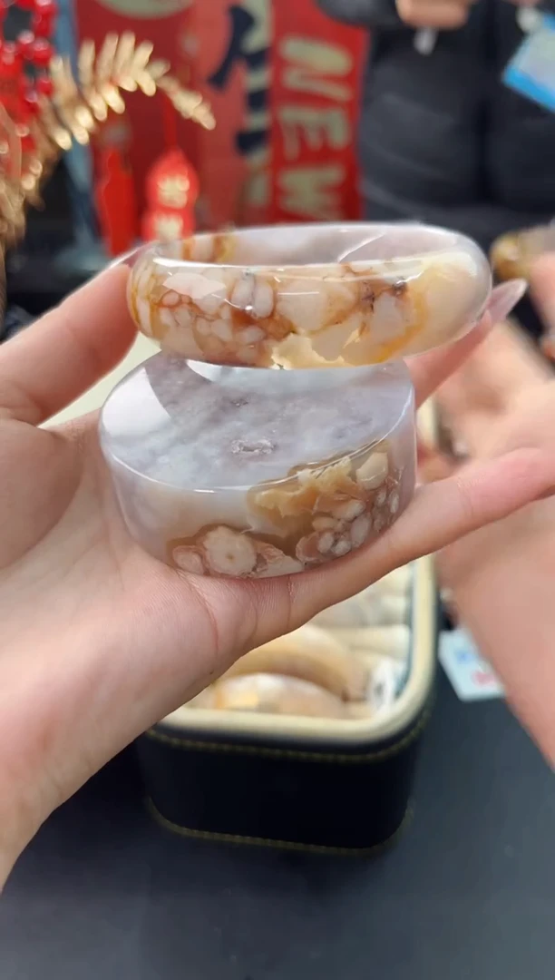 【闪购商品】石英质玉手镯未镶嵌赠送镯心（60圈口）无证书