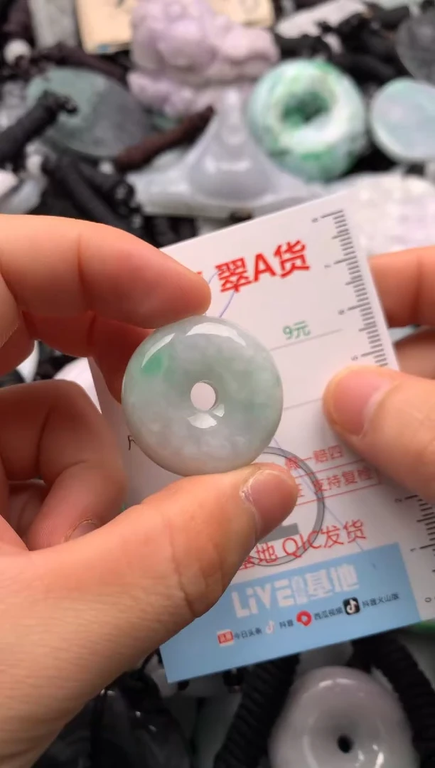 翡翠未镶嵌吊坠(不含链)1