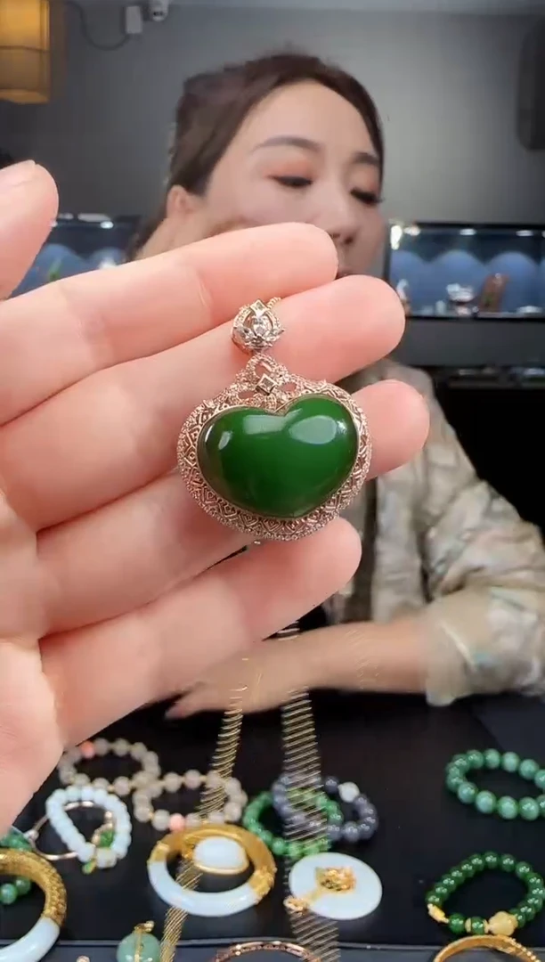 和田玉18K金镶嵌吊坠(不含链)1