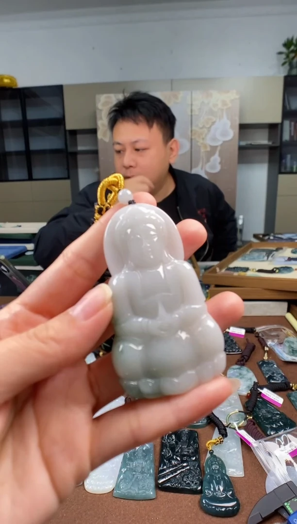 颈饰未镶嵌翡翠 多样性发其一