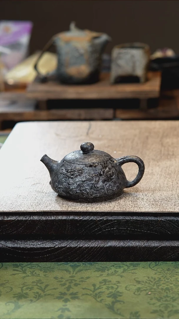 庄惠东老师作品冰碛岩重工雕刻双龙石瓢壶