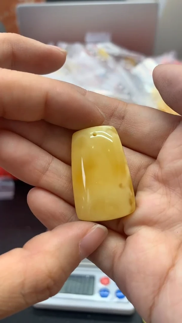 未镶嵌琥珀珠宝奇石855