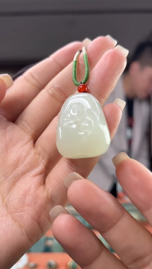 颈饰未镶嵌和田玉佩佩