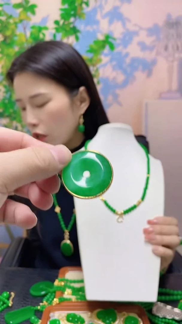 【闪购商品】翡翠吊坠(赠链)14K金镶嵌翡翠吊坠