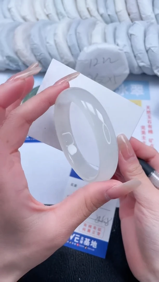 【闪购商品】石英质玉手镯未镶嵌T253-54.8