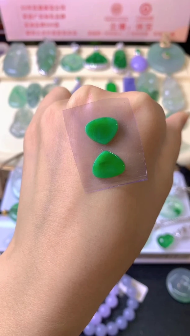 未镶嵌定制翡翠润裸玉（客户意向镶嵌）