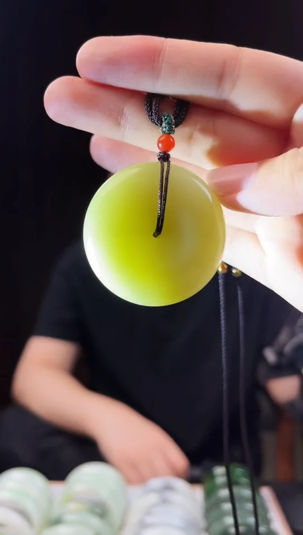 和田玉手镯未镶嵌黄口平安扣