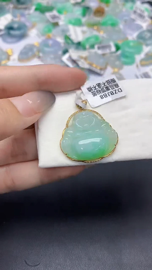 翡翠18K金镶嵌颈饰天然缅甸a货翡翠