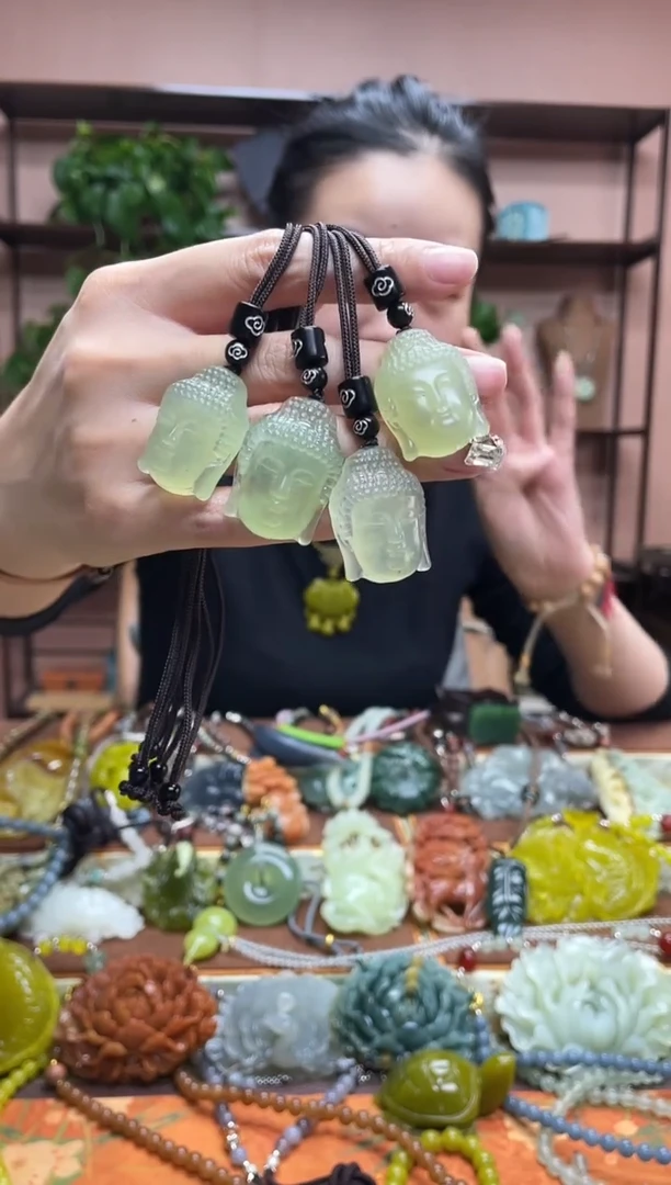 未镶嵌岫玉吊坠多样性发货发其中之一