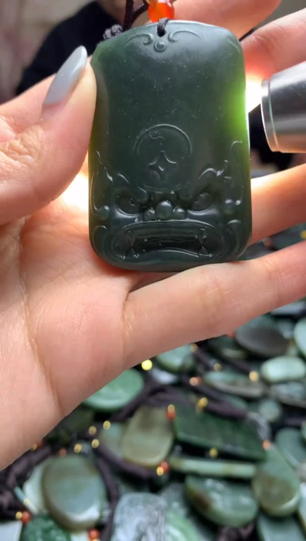 颈饰未镶嵌和田玉1