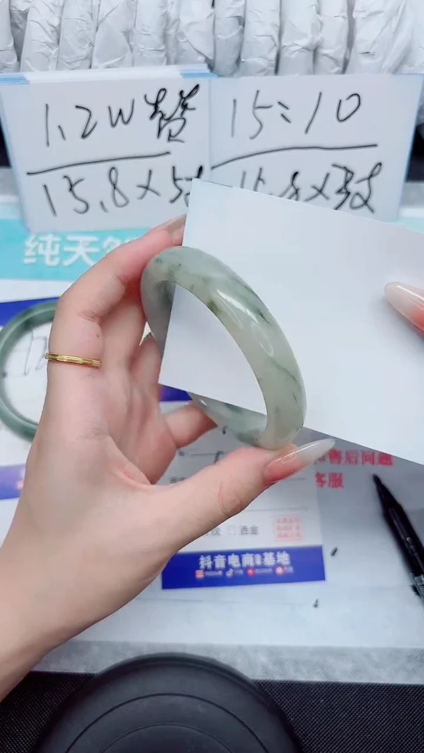 石英质玉手镯未镶嵌125-54
