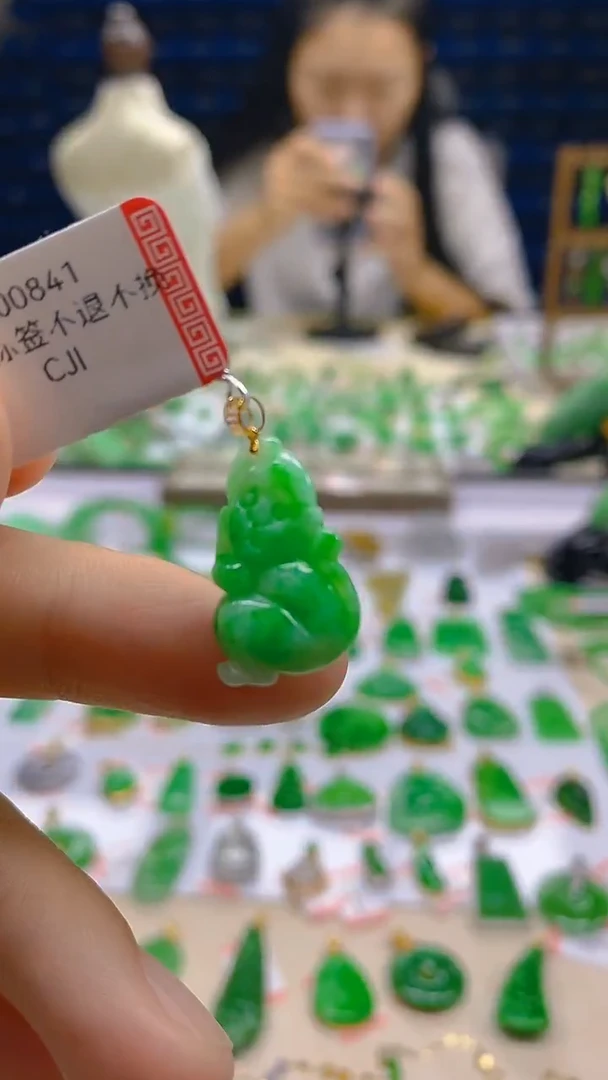 颈饰18K金镶嵌翡翠新号开播 全场乱卖