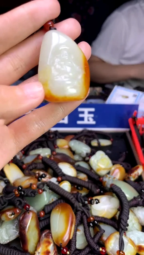 和田玉未镶嵌颈饰1