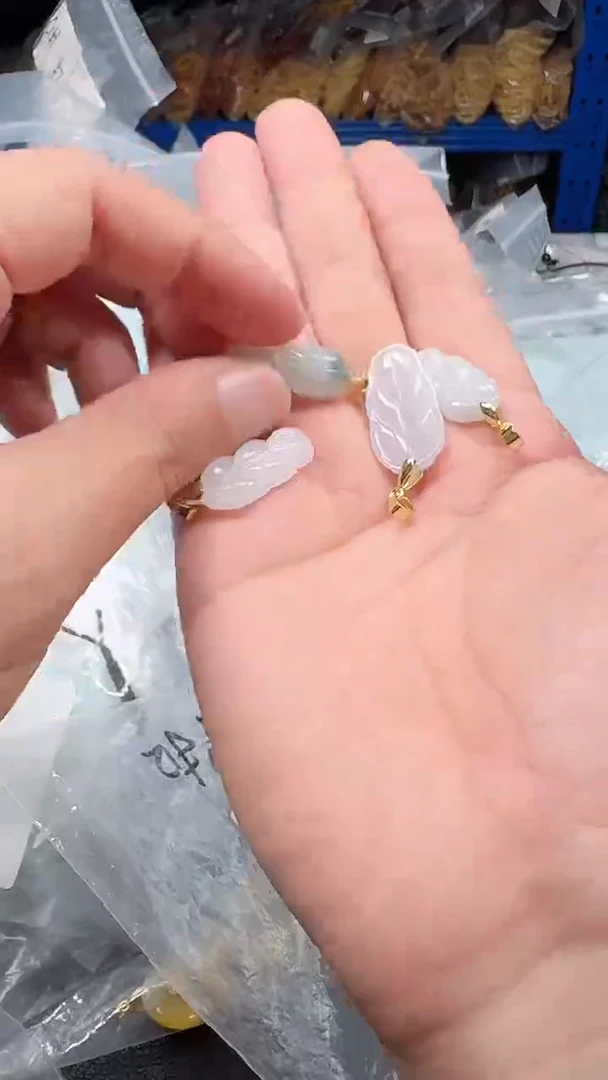 翡翠未镶嵌颈饰006