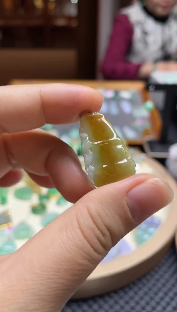 【闪购商品】翡翠颈饰18K金镶嵌黄金竹
