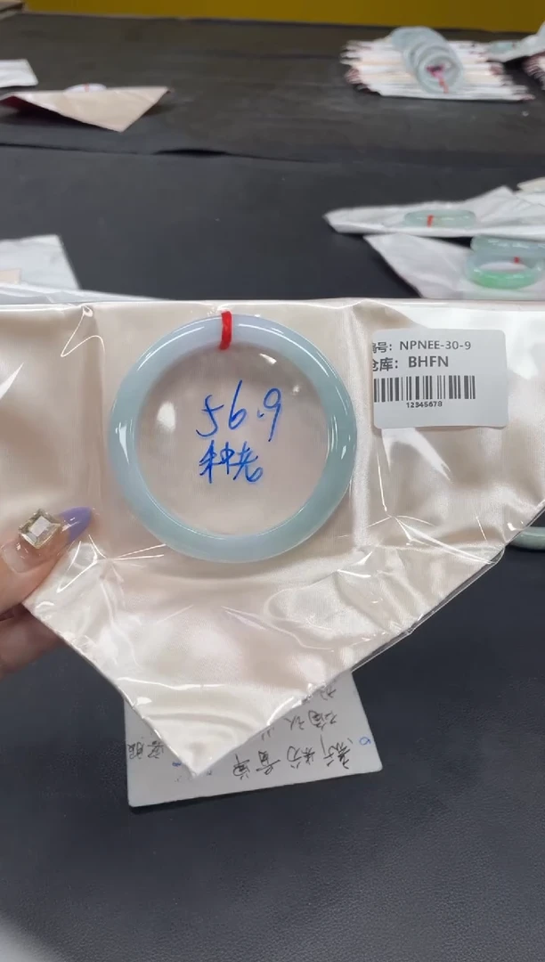 未镶嵌手镯翡翠翡翠手镯