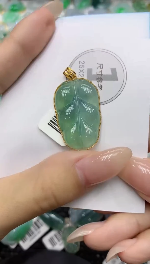 颈饰18K金镶嵌翡翠111111111111