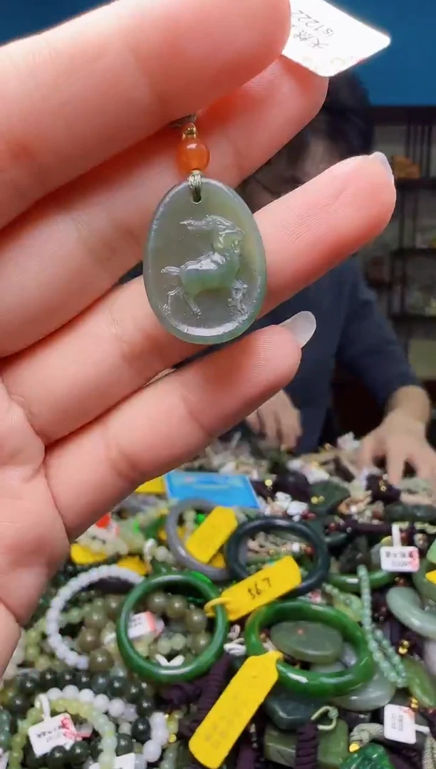 颈饰未镶嵌和田玉1