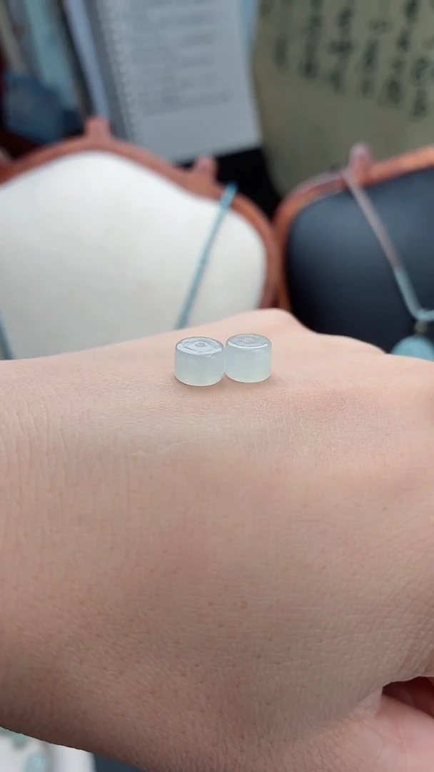 颈饰未镶嵌翡翠颈饰 未镶嵌 翡翠一对