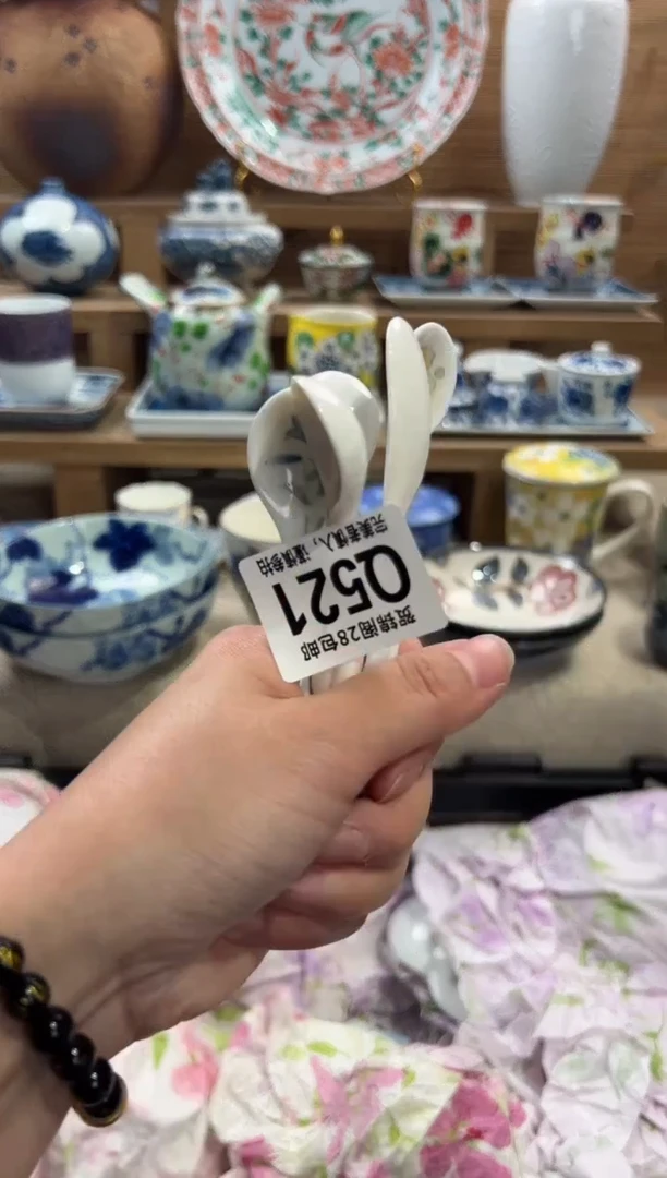 瓷片青****儿       Q521