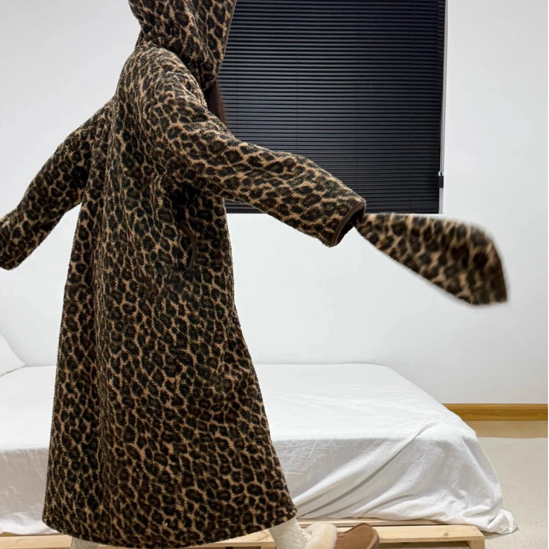 女款高级轻奢风豹纹连帽珊瑚绒睡衣女冬季加厚保暖家居服睡袍外穿