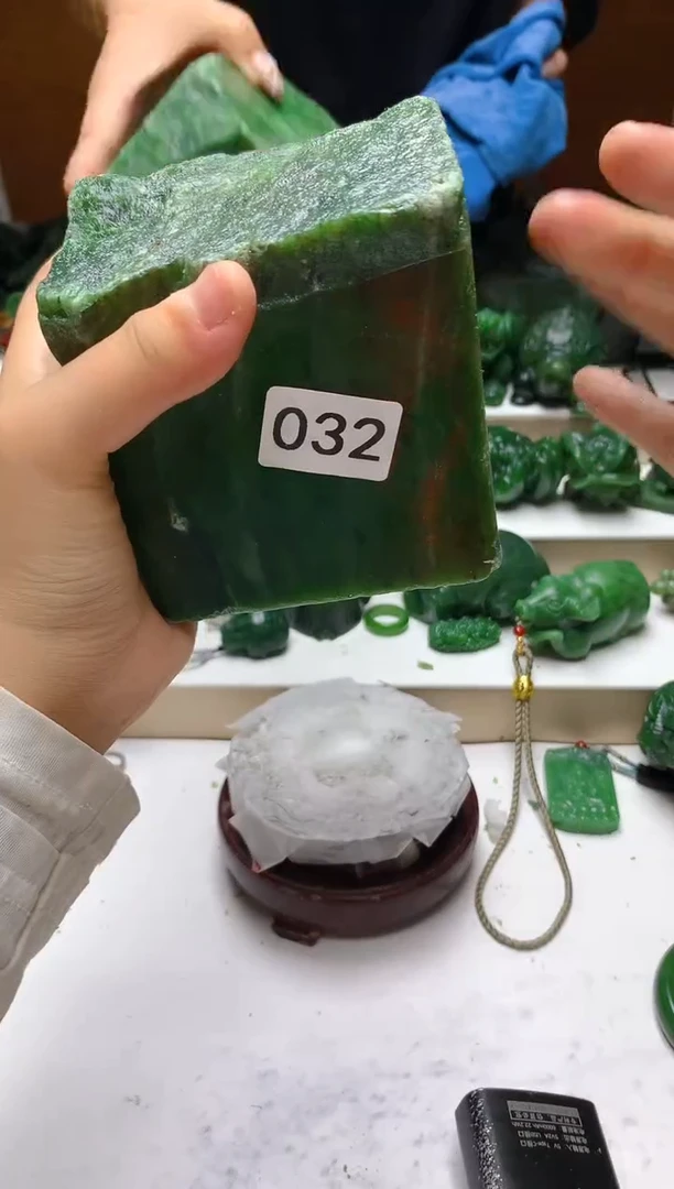 未镶嵌和田玉（碧玉）珠宝半成品1