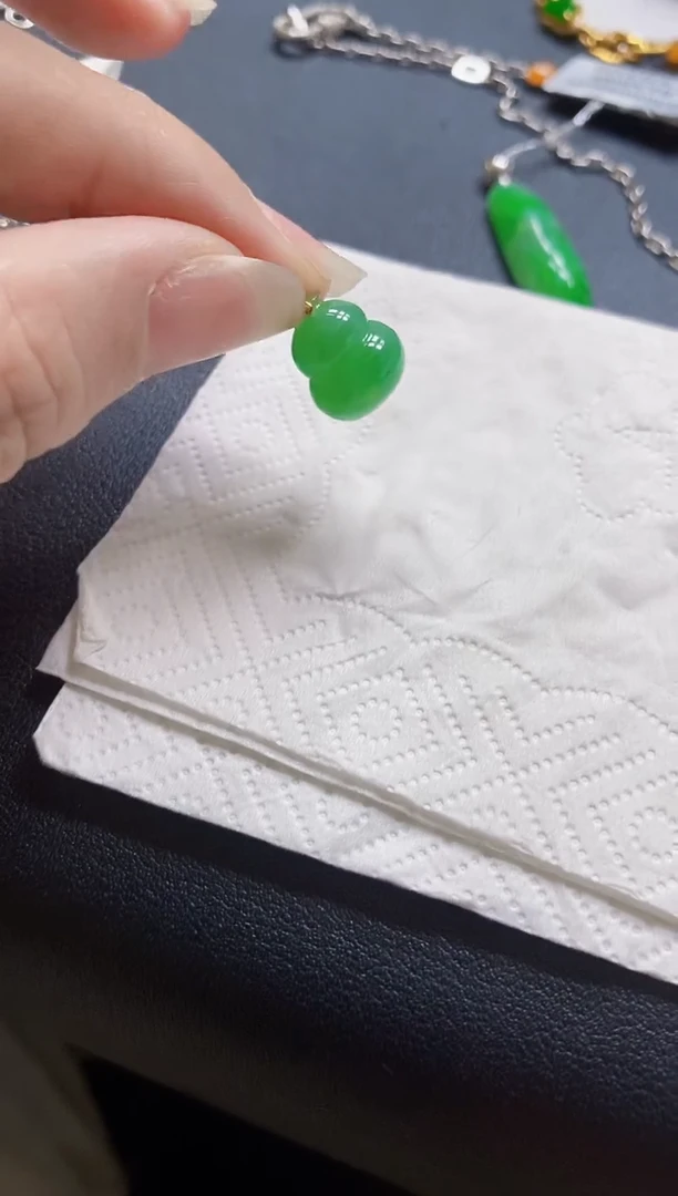 翡翠18K金镶嵌颈饰陈*葫芦
