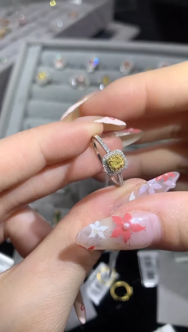 戒指18K金镶嵌钻石小柔甄选013