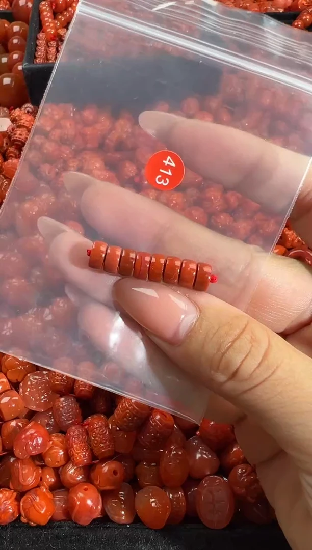 南红玛瑙未镶嵌颈饰1