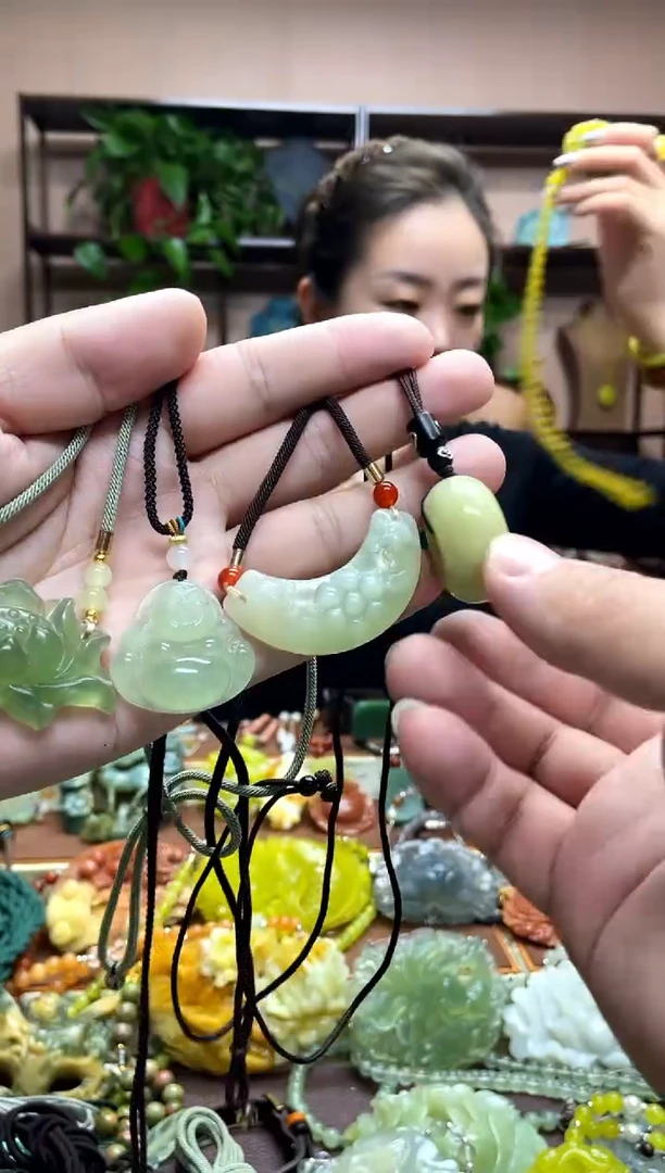 未镶嵌岫玉吊坠·