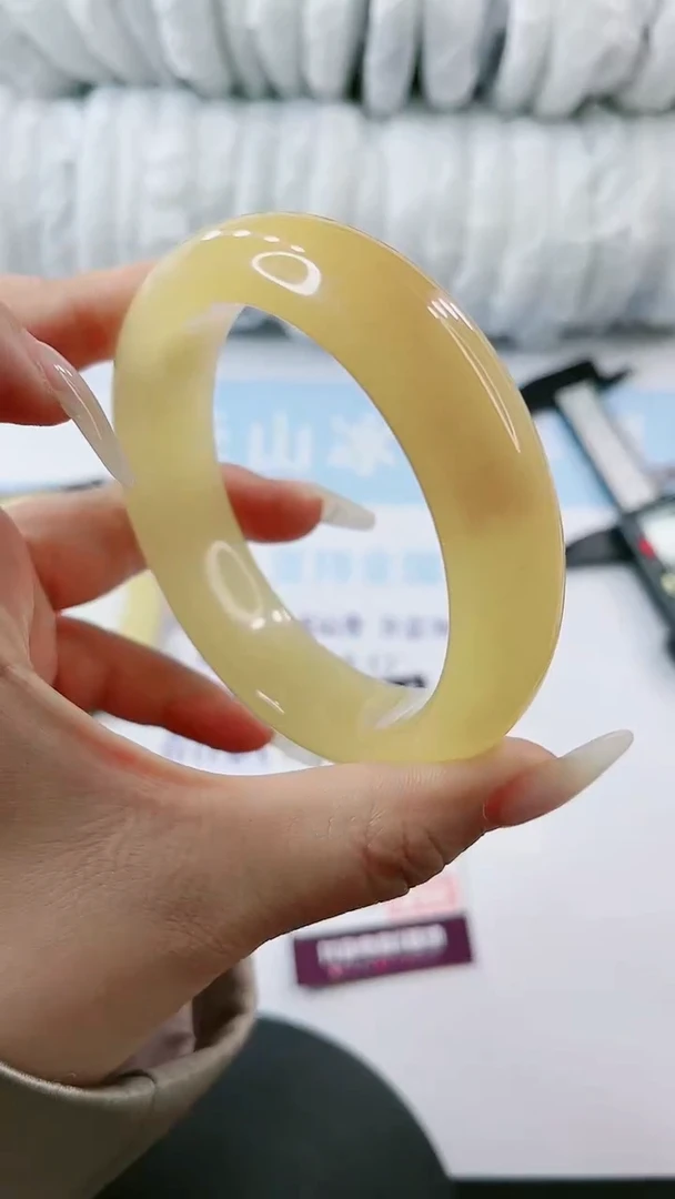 【闪购商品】石英质玉未镶嵌手镯多样性发货V451-62