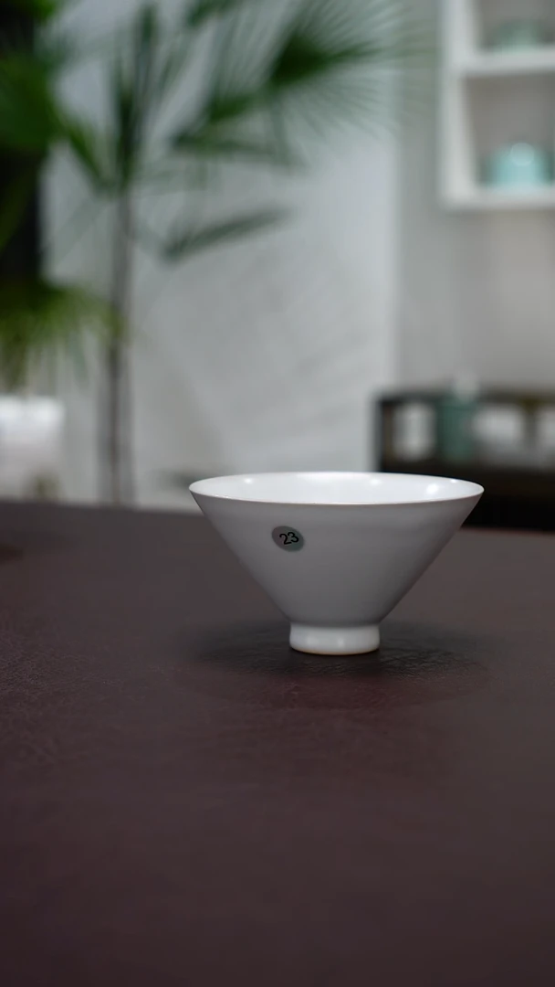 23号月白斗笠杯微瑕简包    鱼