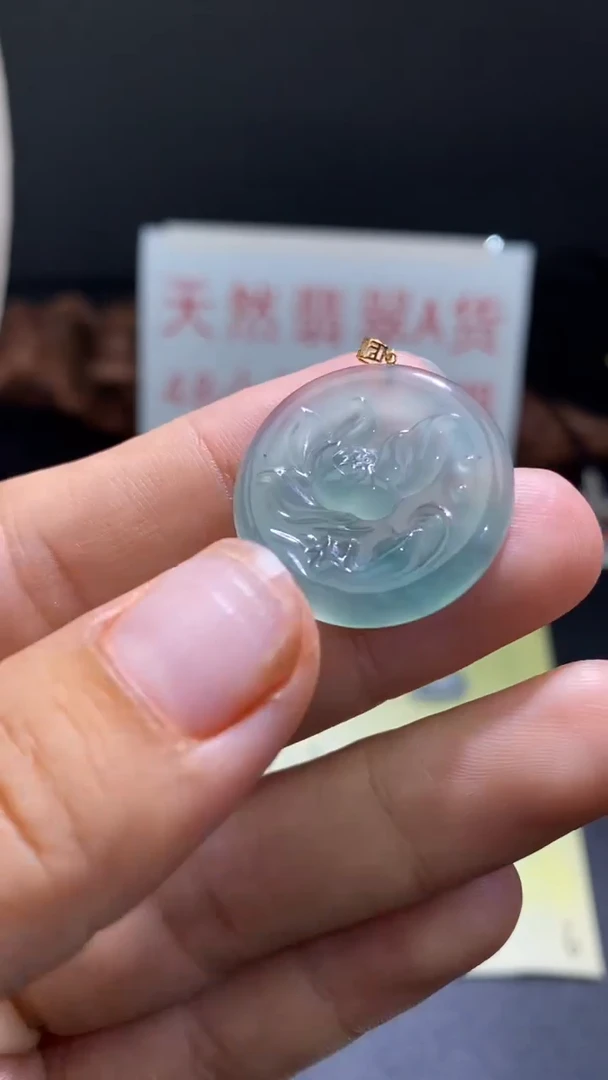 翡翠18K金镶嵌颈饰翡翠吊坠