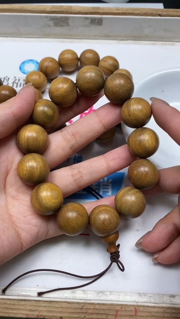 维腊木（绿檀）散珠D932 绿檀18mm一条40元