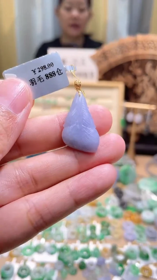 颈饰18K金镶嵌翡翠羽毛
