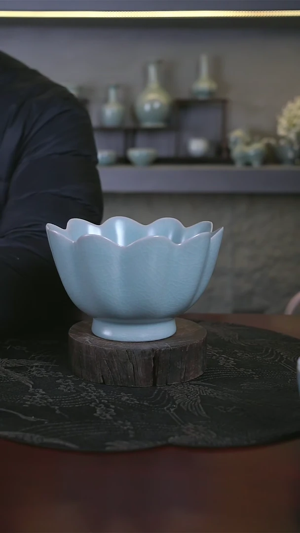 【闪购商品】杯汝瓷天青釉蝉翼纹微瑕柴烧莲花碗18cm