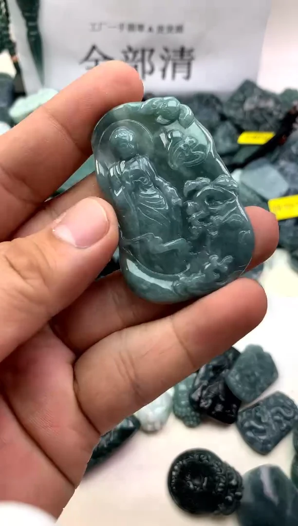 翡翠未镶嵌颈饰阿弥