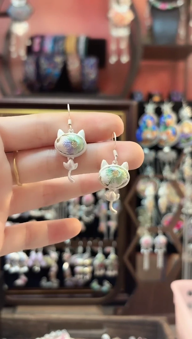 织绣云织谣老绣饰品  277