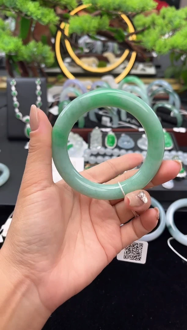 未镶嵌手镯翡翠手镯