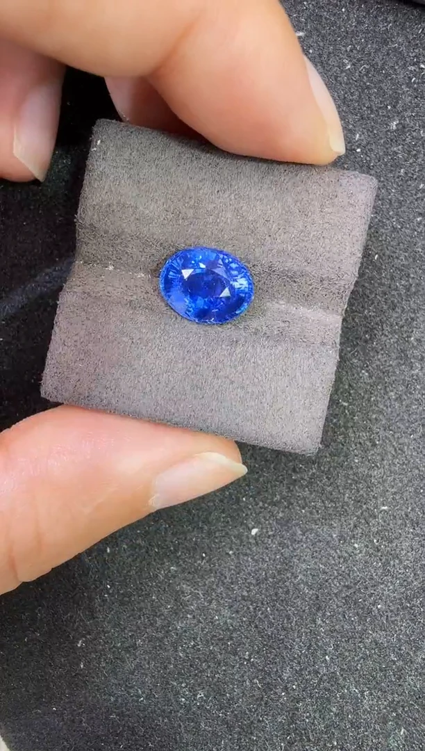 未镶嵌定制定制蓝宝石偷****猫天然4.02克拉吉尔德吉尔德斯里兰卡